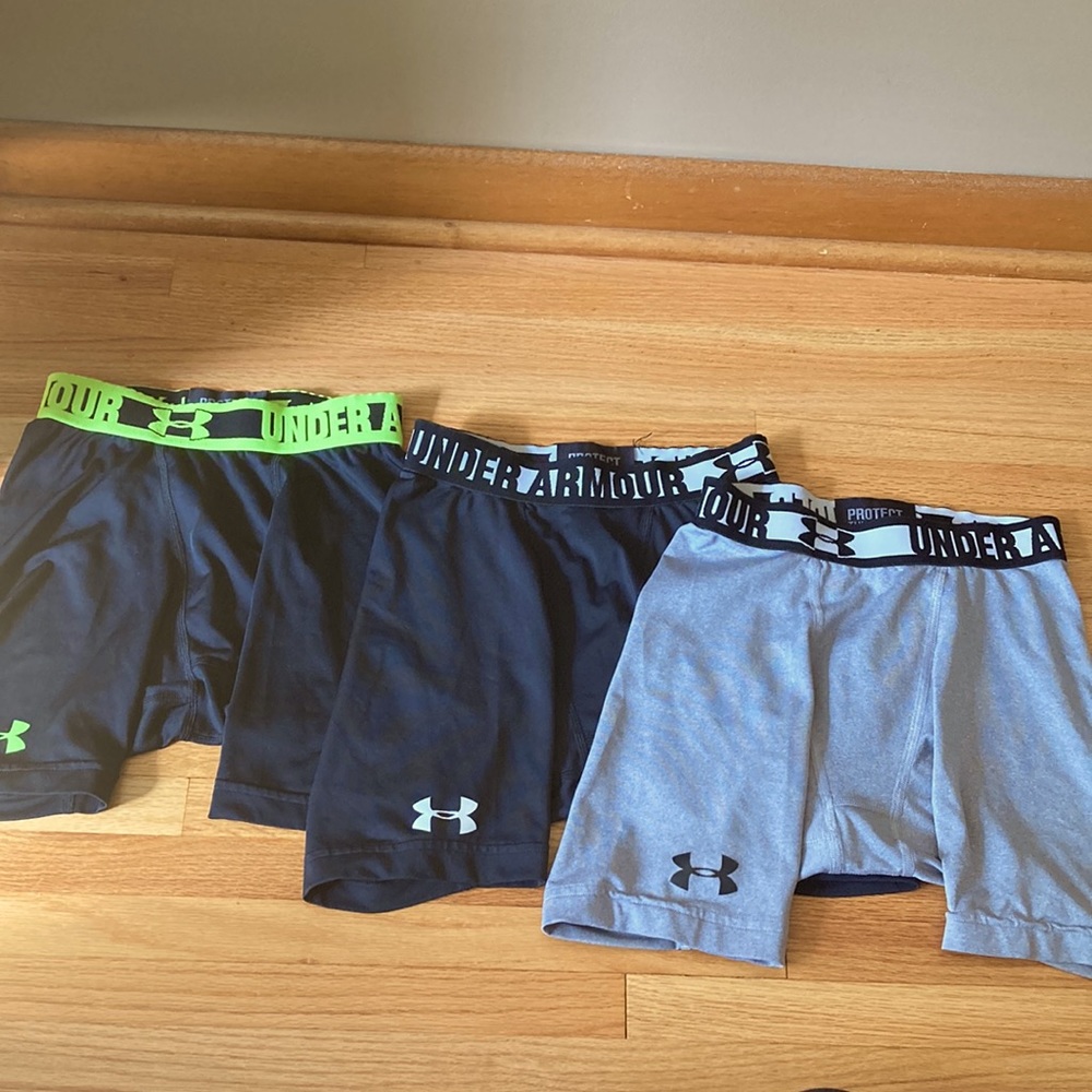 BUNDLE 3 Men’s Size small Under Armour Compression Shorts